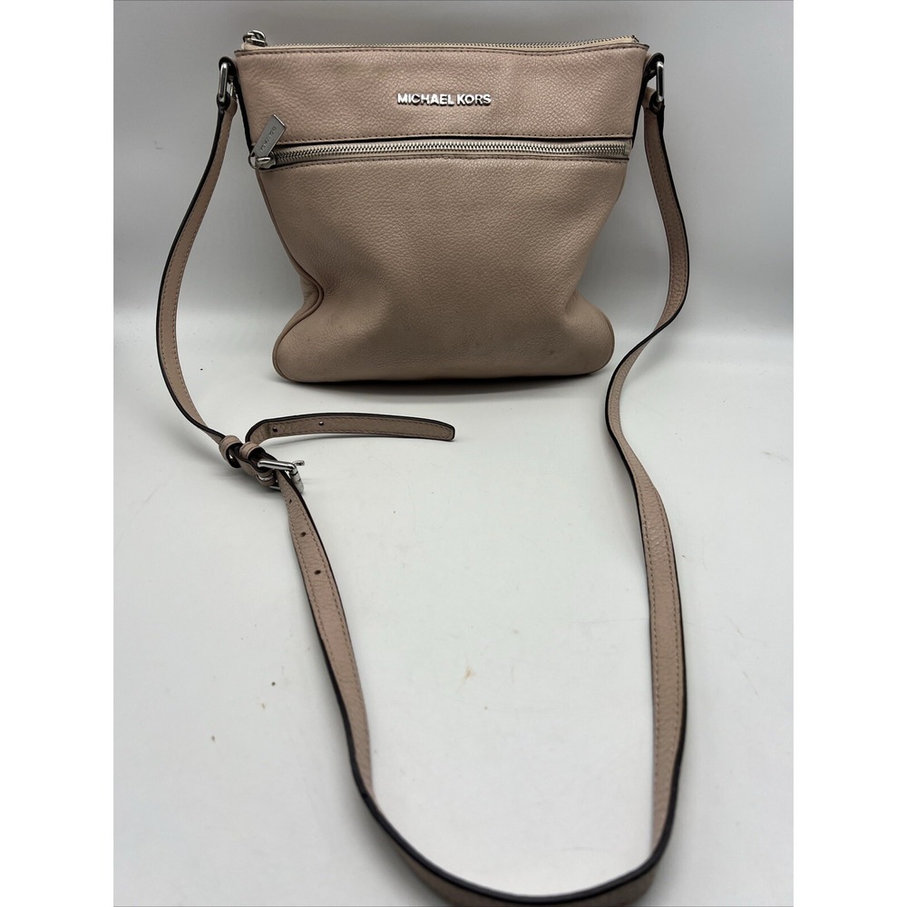 Michael Kors Messenger Pebbled Leather Zipper Closure‎ Crossbody Bag
